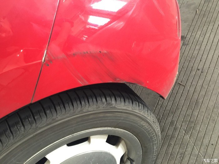 英菲尼迪Q50后尾塑料板車漆輕微刮擦應急處理與修復指南